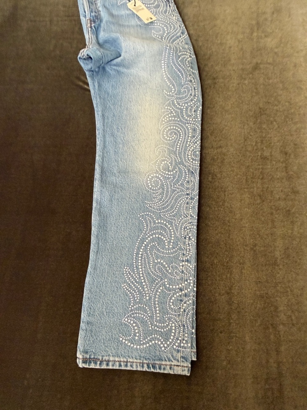 Beyoncé x Levi's Jeans with Rhinestone Swirls - Picture 6 of 13